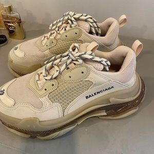 Balenciaga Running Shoes. Amazing condition. Worn twice. Size 39.